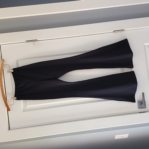 NWOT...Boyed black, very flared, fitted at knee, high rise legging pant! - Picture 5 of 10
